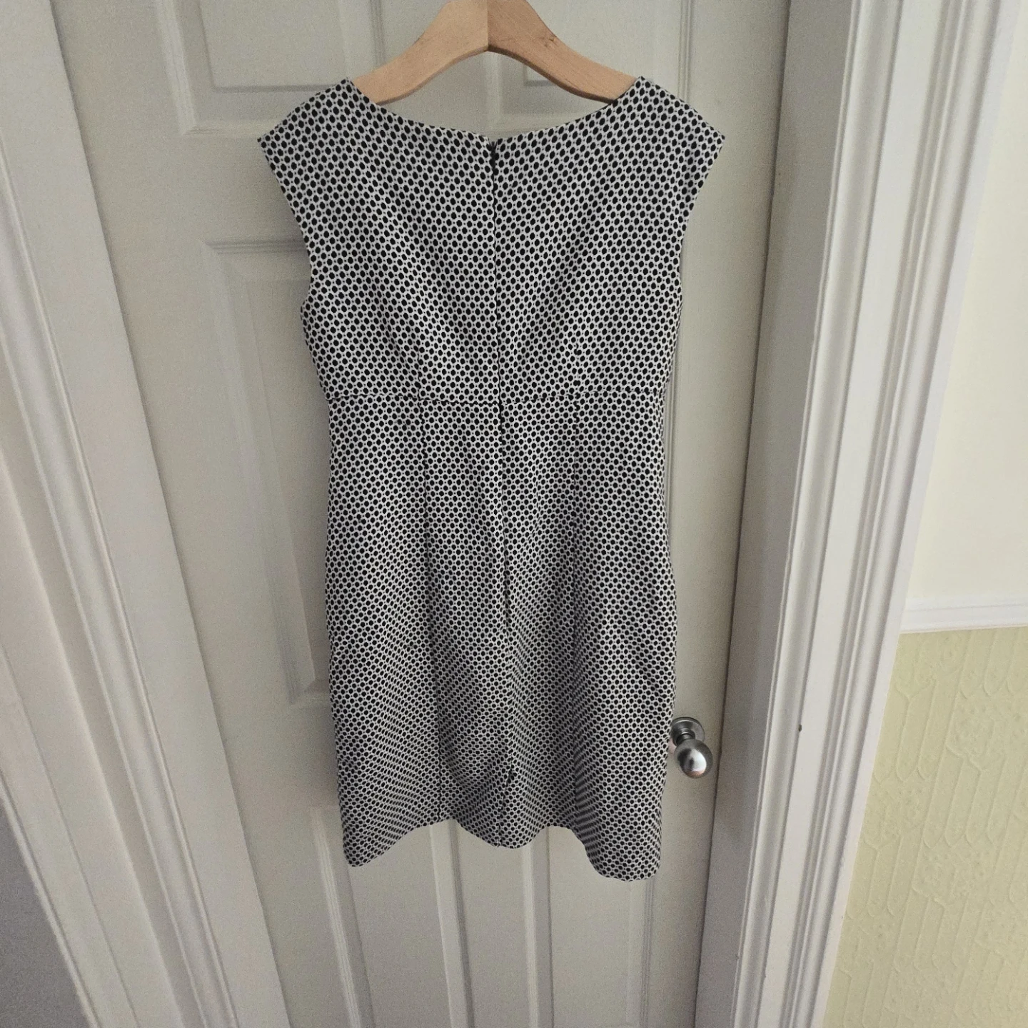 Sandra Darren Black & White Geometric Print Dress Size 6 - photo 2