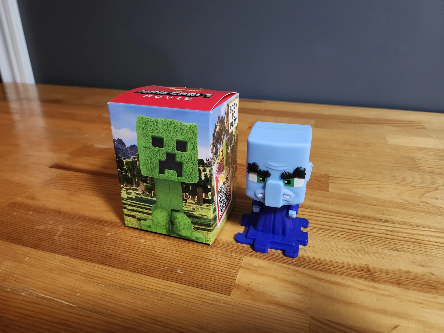 Minecraft Creeper & Villager Figurines - photo 3