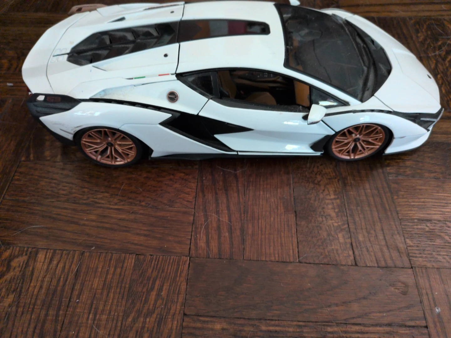 White Lamborghini Toy Car - photo 3