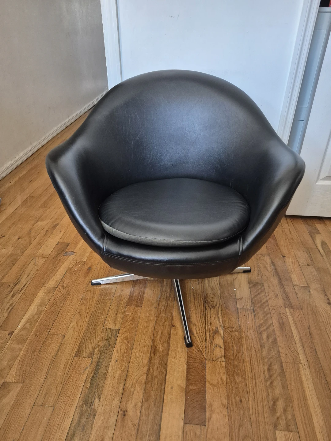 Black Leather Swivel Chair