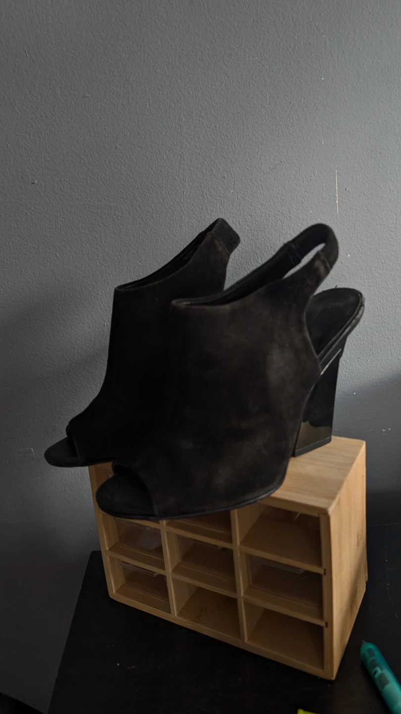 Calvin Klein Heels 7.5 - photo 3