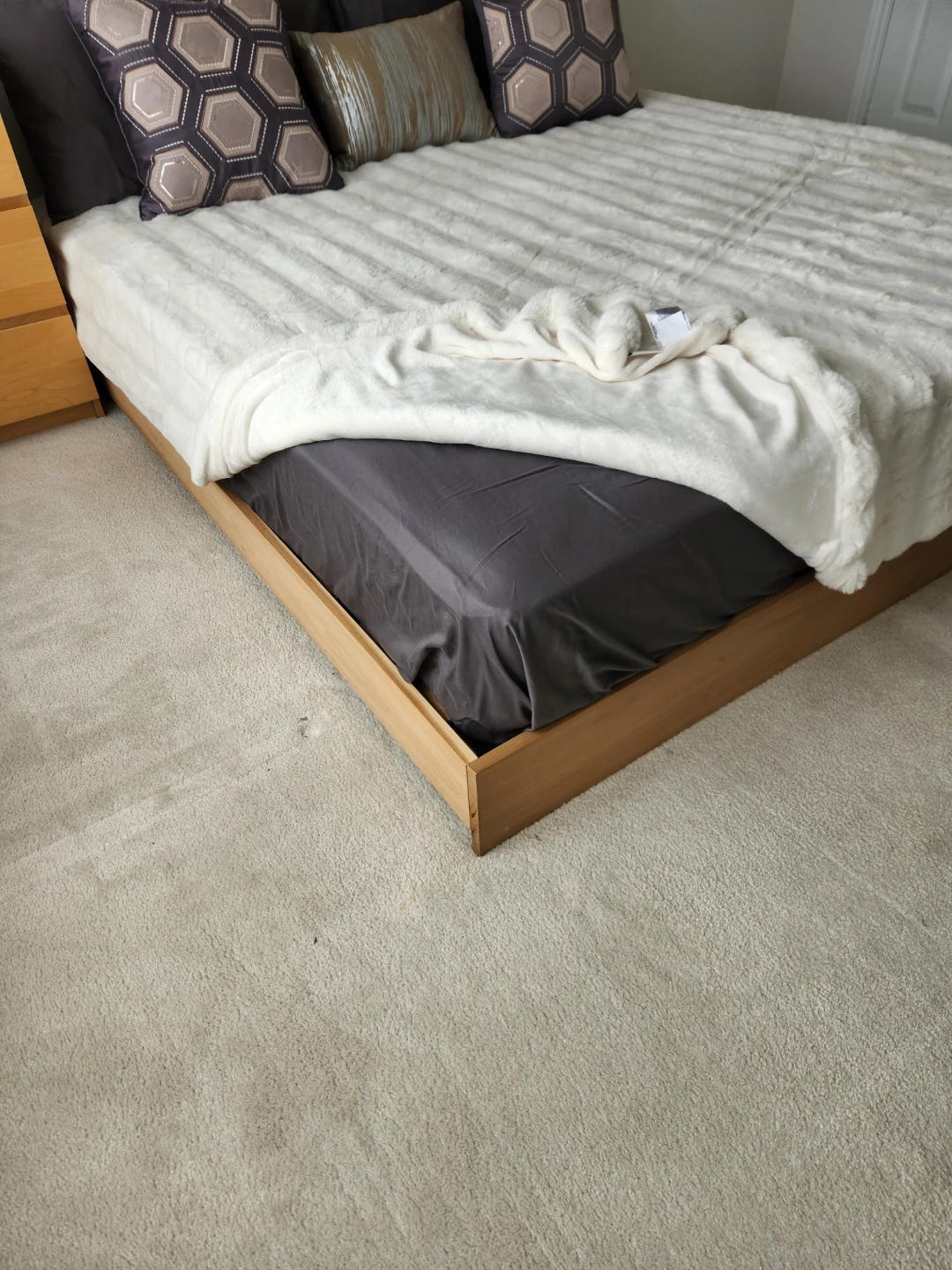 Hardwood bed base and mattress and chest of drawers - photo 4