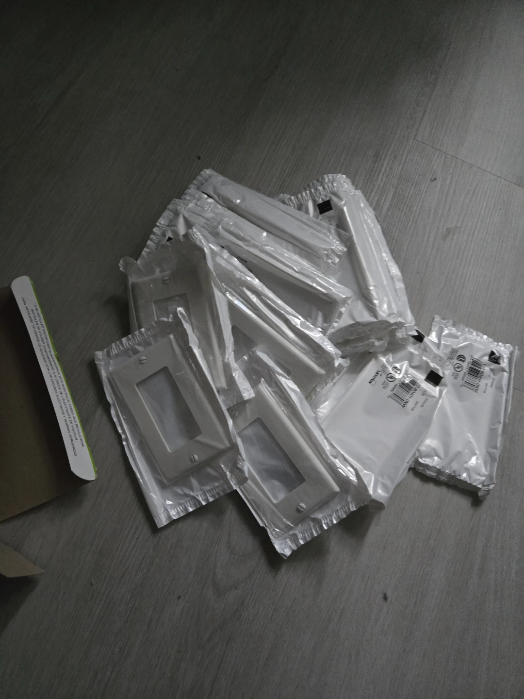 White Thermoplastic Standard Wall Plates (20 Pack) - photo 2