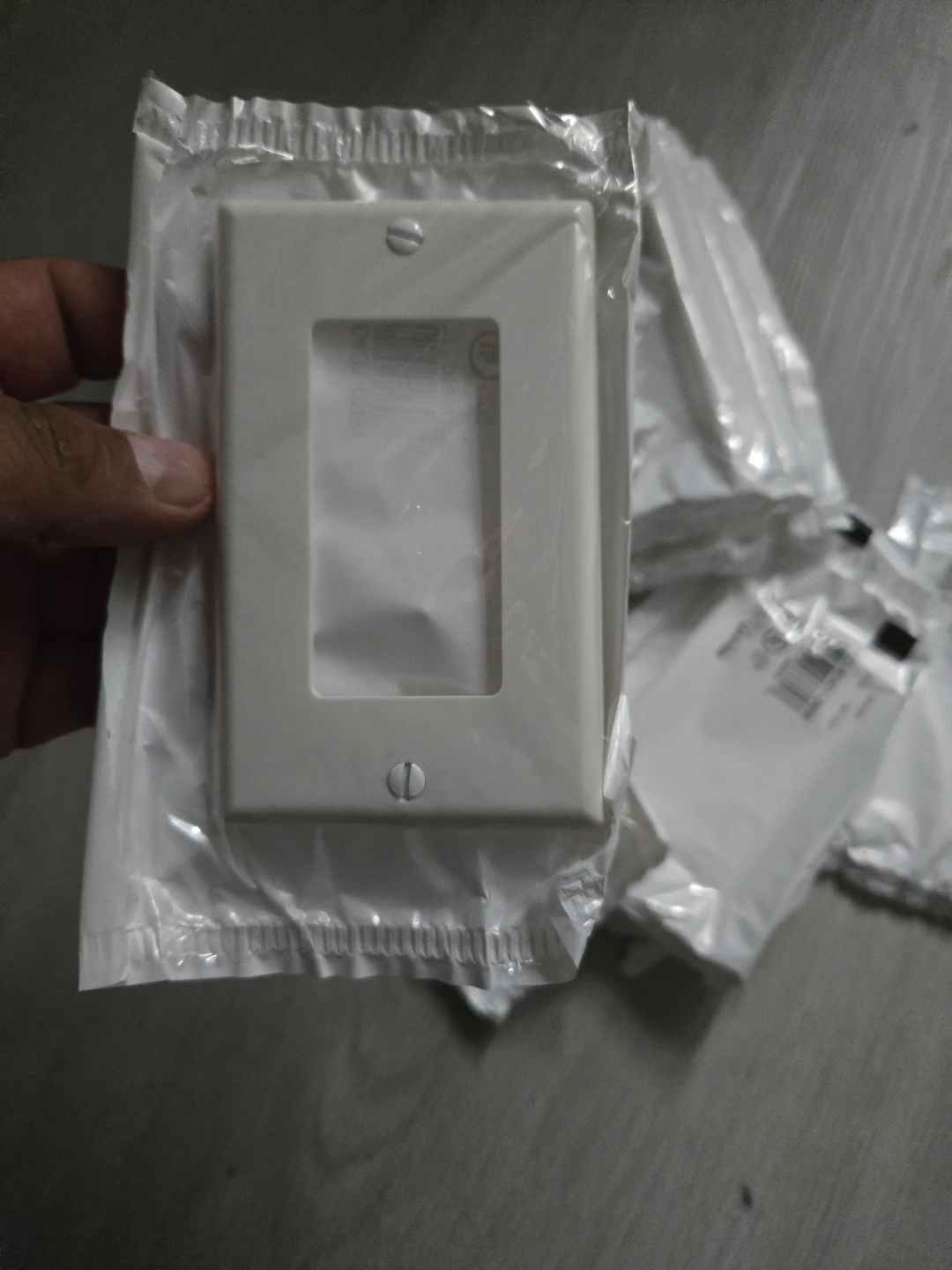 White Thermoplastic Standard Wall Plates (20 Pack) - photo 3