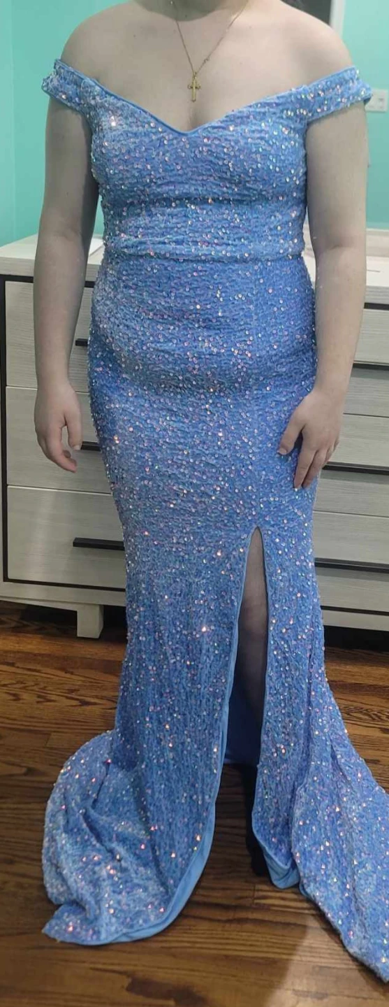 Sparkly Off-the-Shoulder Floor-Length Dress 🏆