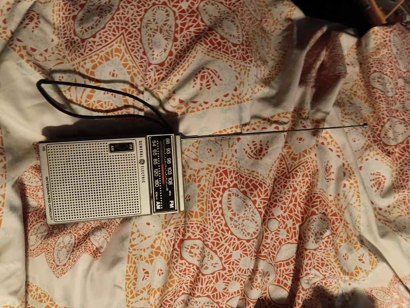 GE Electric AM/FM Portable Radio - photo 2