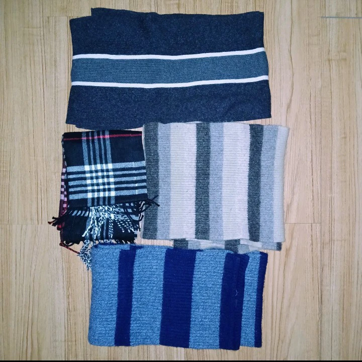 Set of 4 Gap Scarves