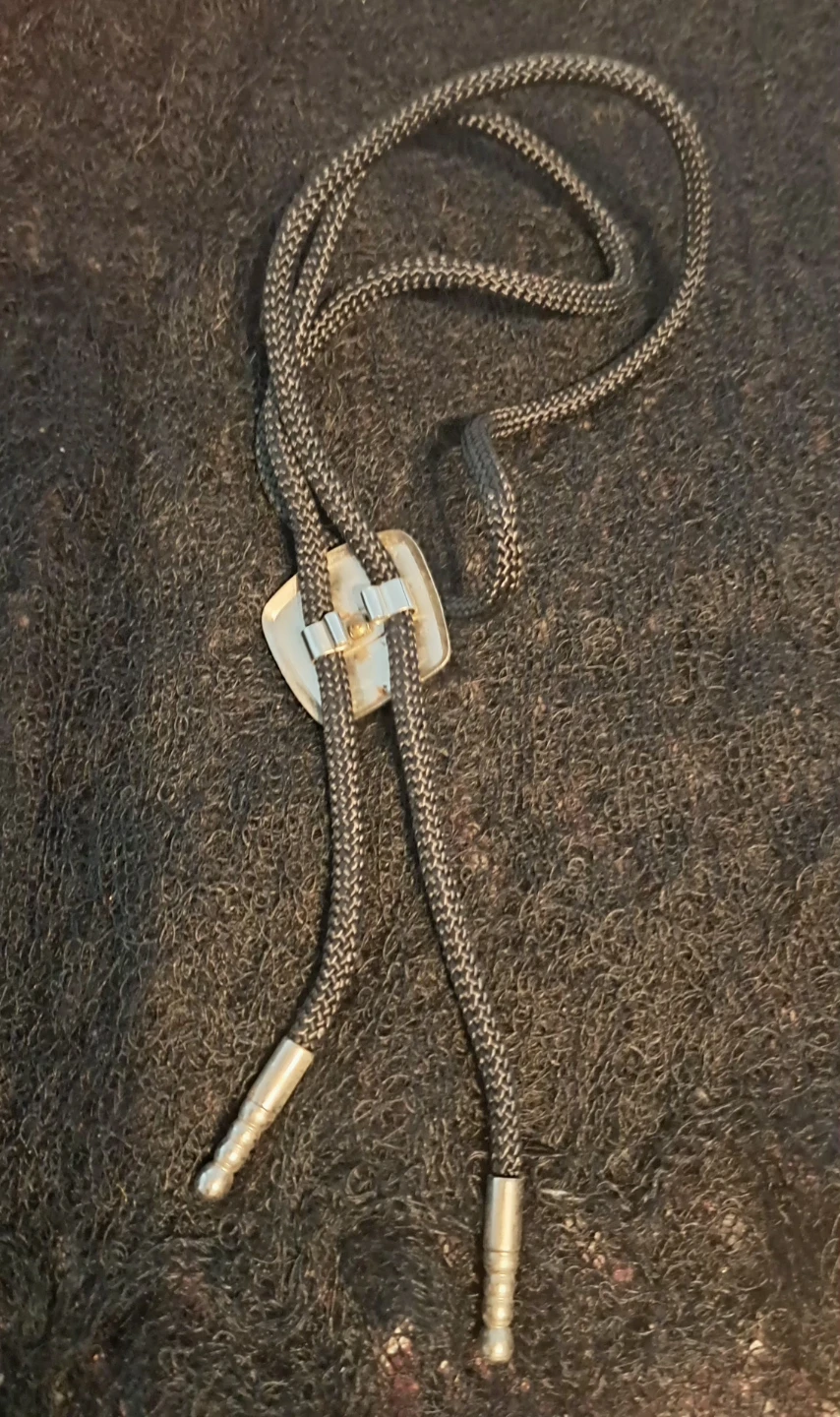 Western Style Bolo Tie with Crossed Guns Design - photo 3