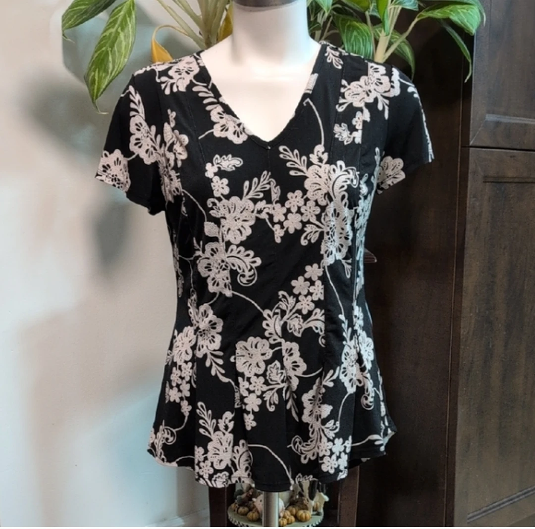 Sami & Jo Black Floral Print V-Neck Top - Size S