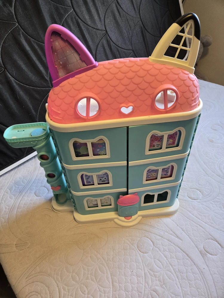 Gabby's Dollhouse Playset with Accessories - photo 2