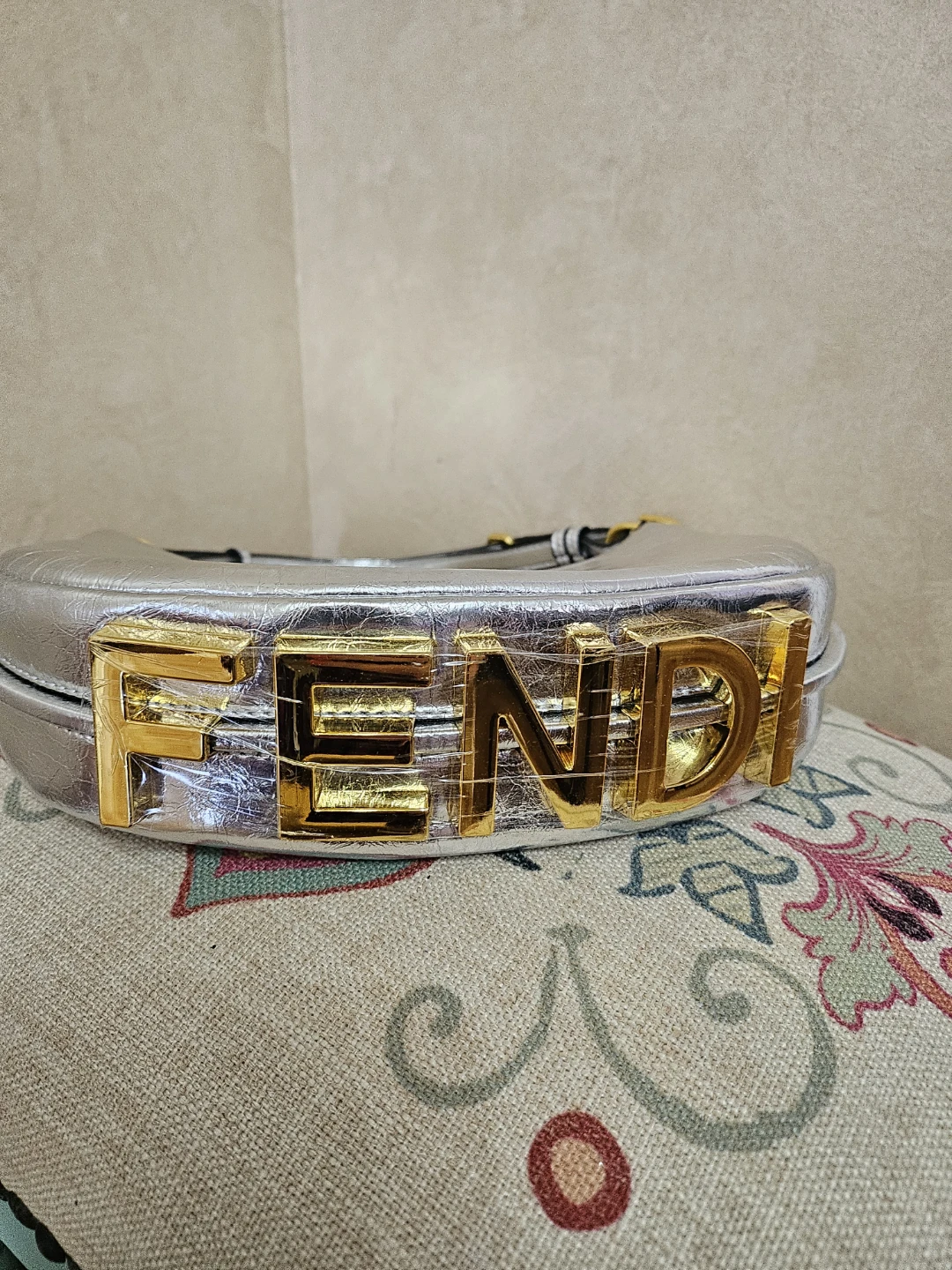 Fendi Fendigraphy Silver and Gold Women's Purse Rare - photo 4