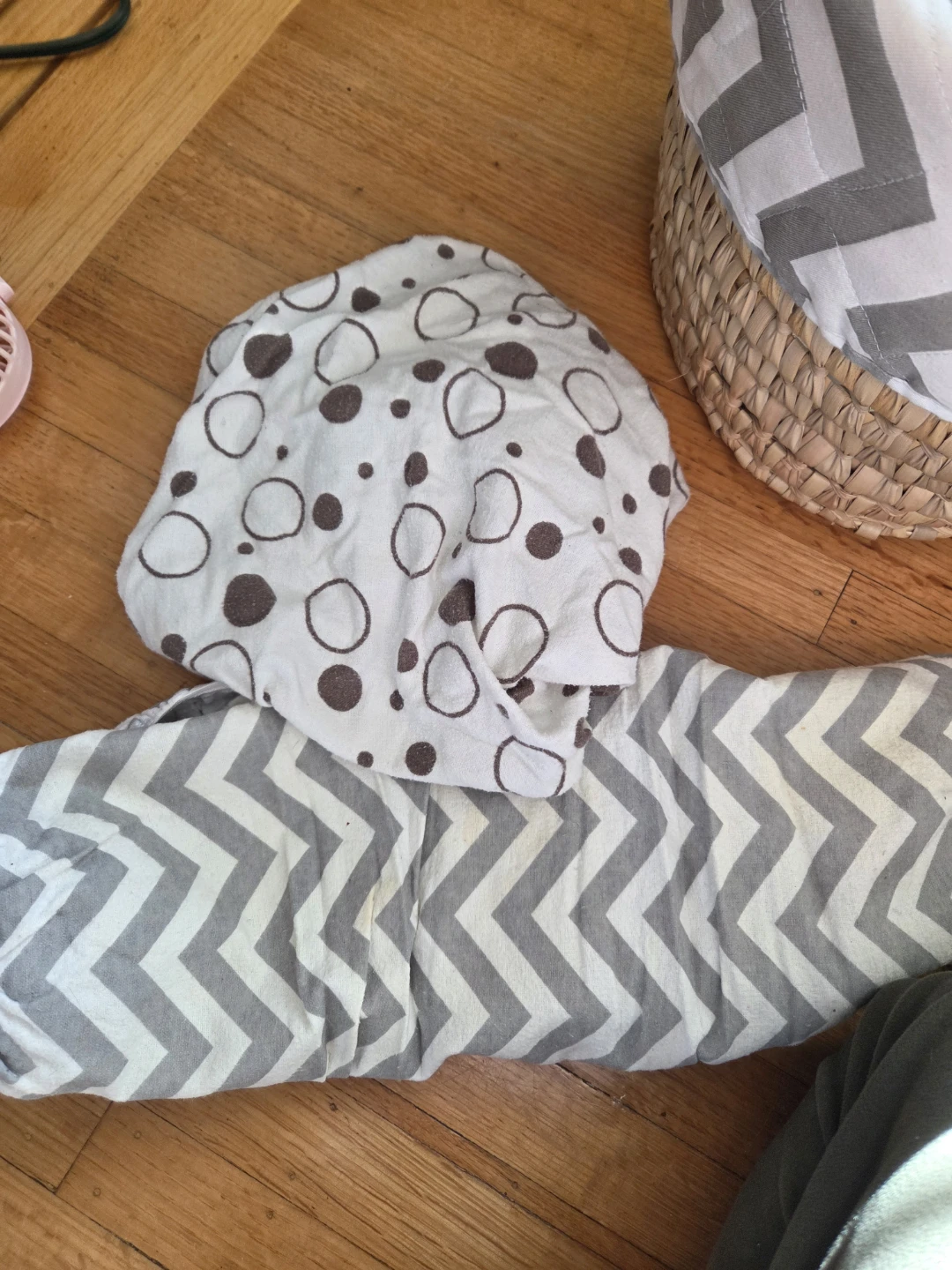 Baby Bassinet with Grey Chevron Pattern - photo 3