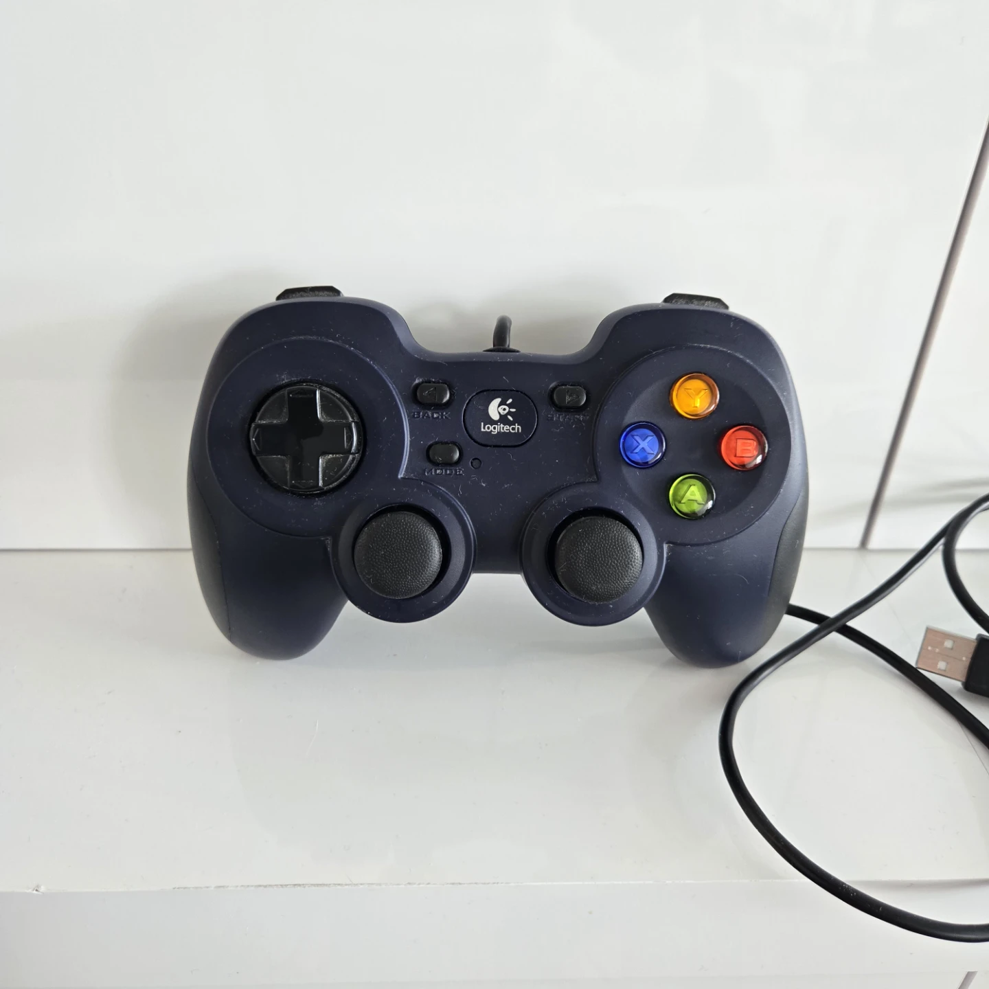 Logitech Gamepad F310 usb controller. Works well. Pc