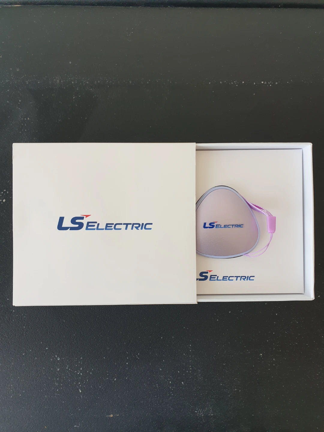 A very beautiful multi-USB charger with retractable cable