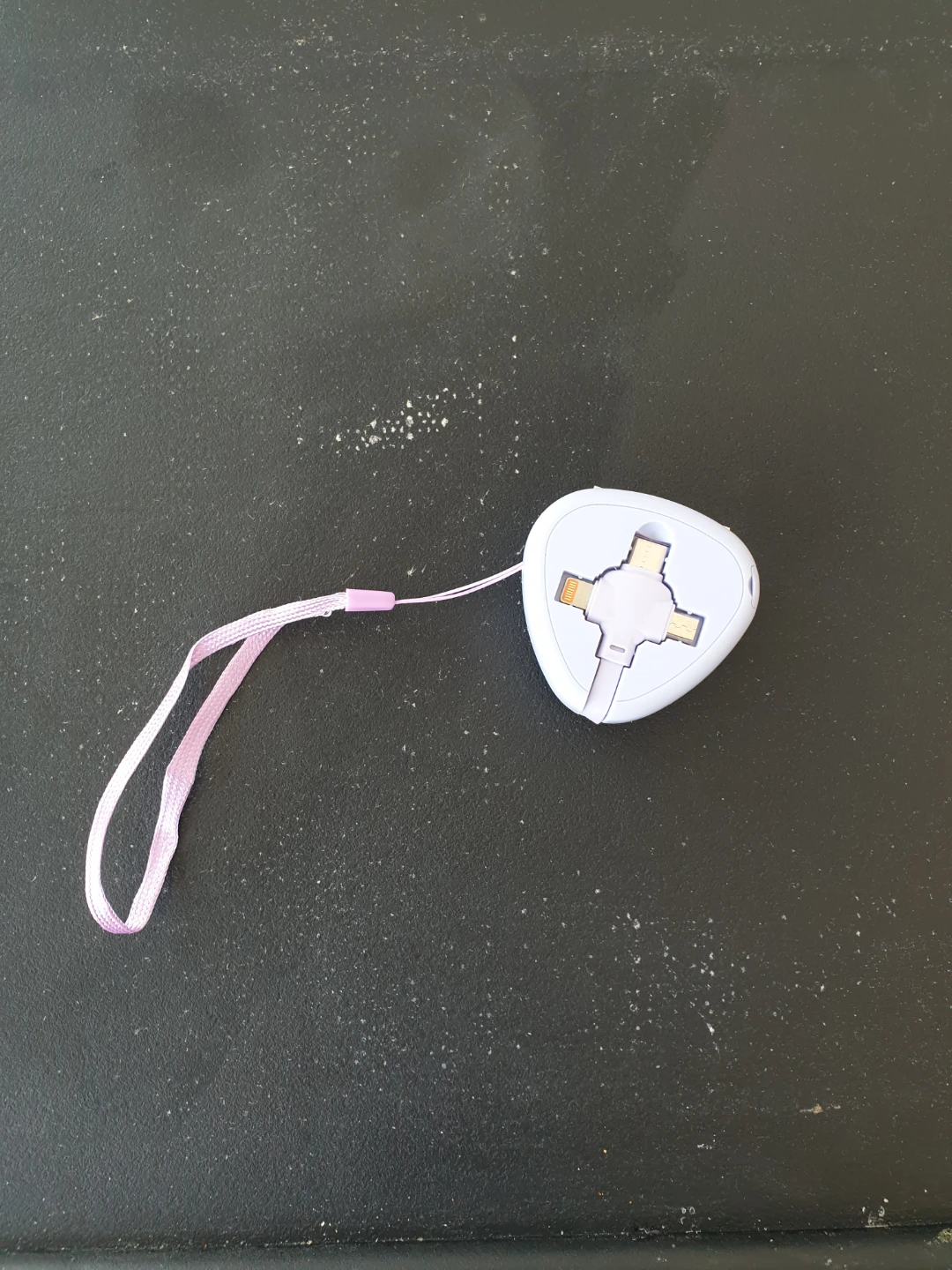 A very beautiful multi-USB charger with retractable cable - photo 2