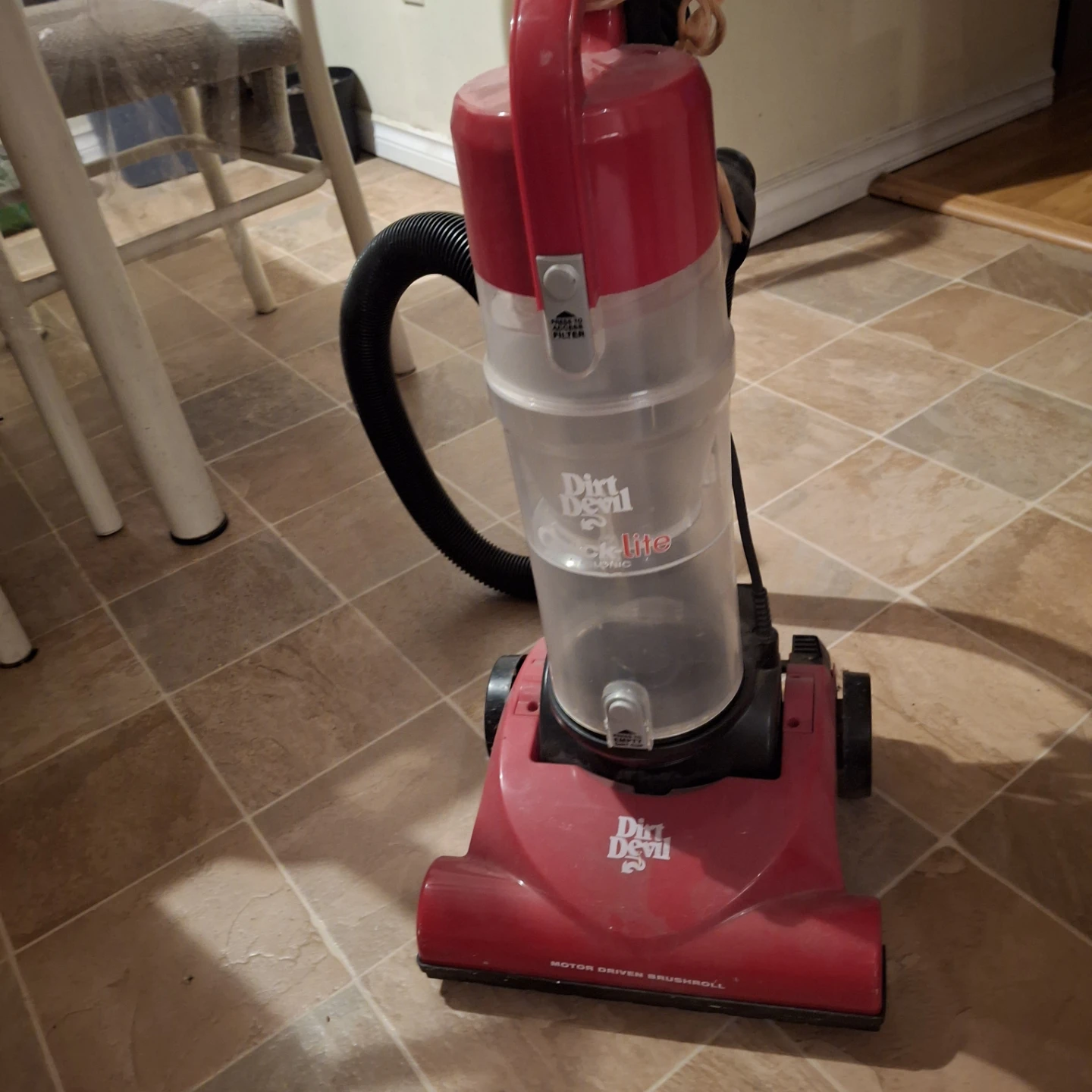 Dirt Devil Lite Bagless Upright Vacuum * minor flaw* - photo 3