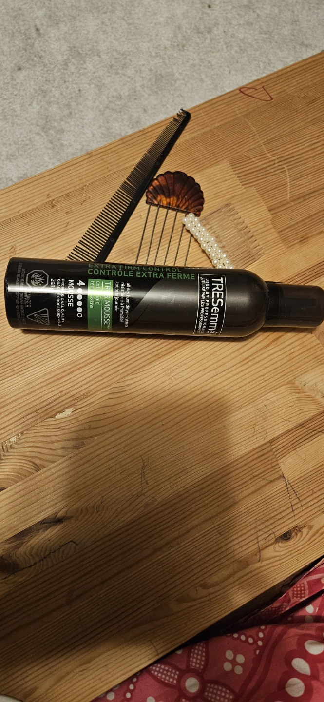 TRESemmé Extra Firm Control Mousse 400ml