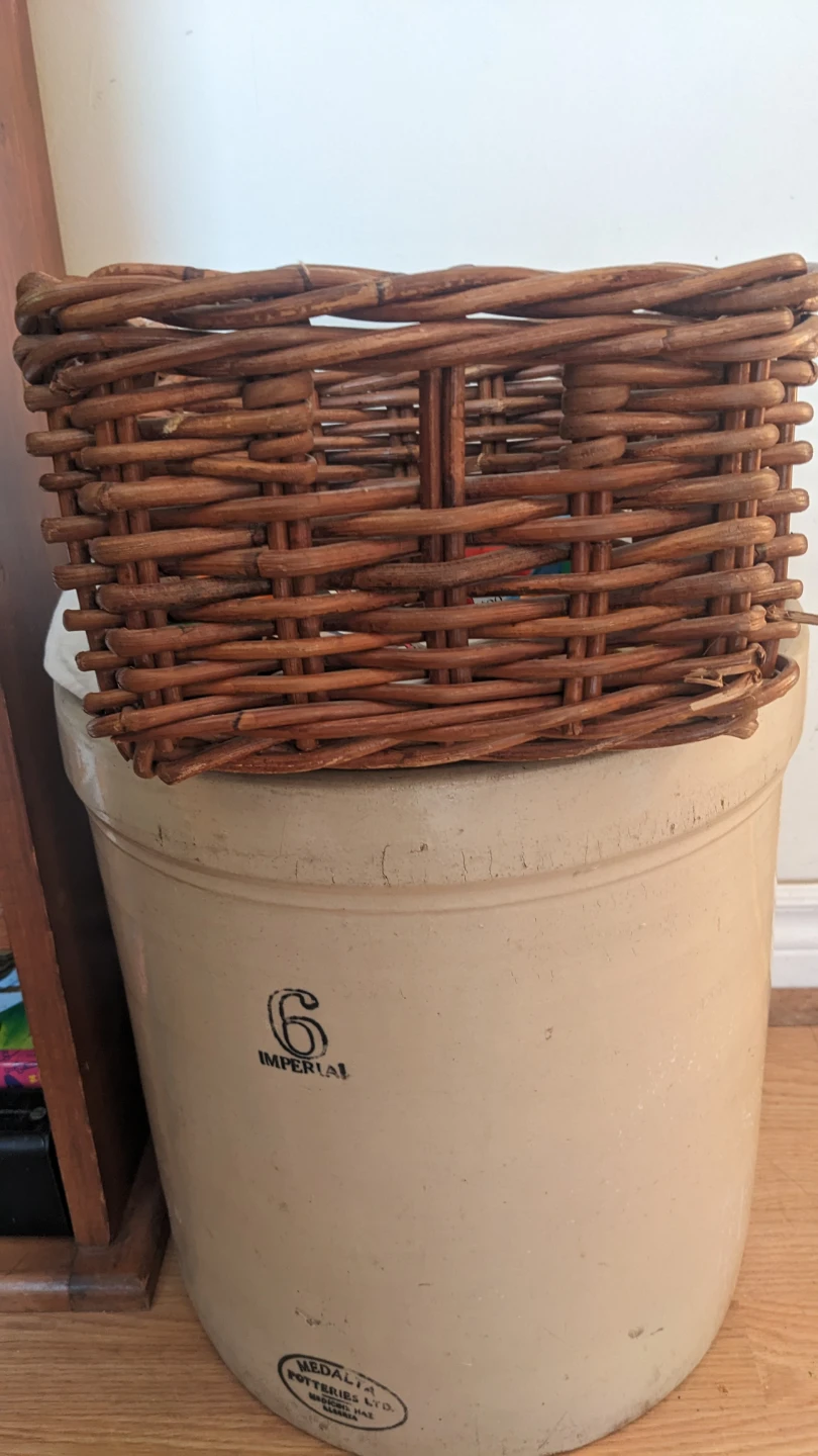 Wicker Basket with Assorted Magnets - photo 4