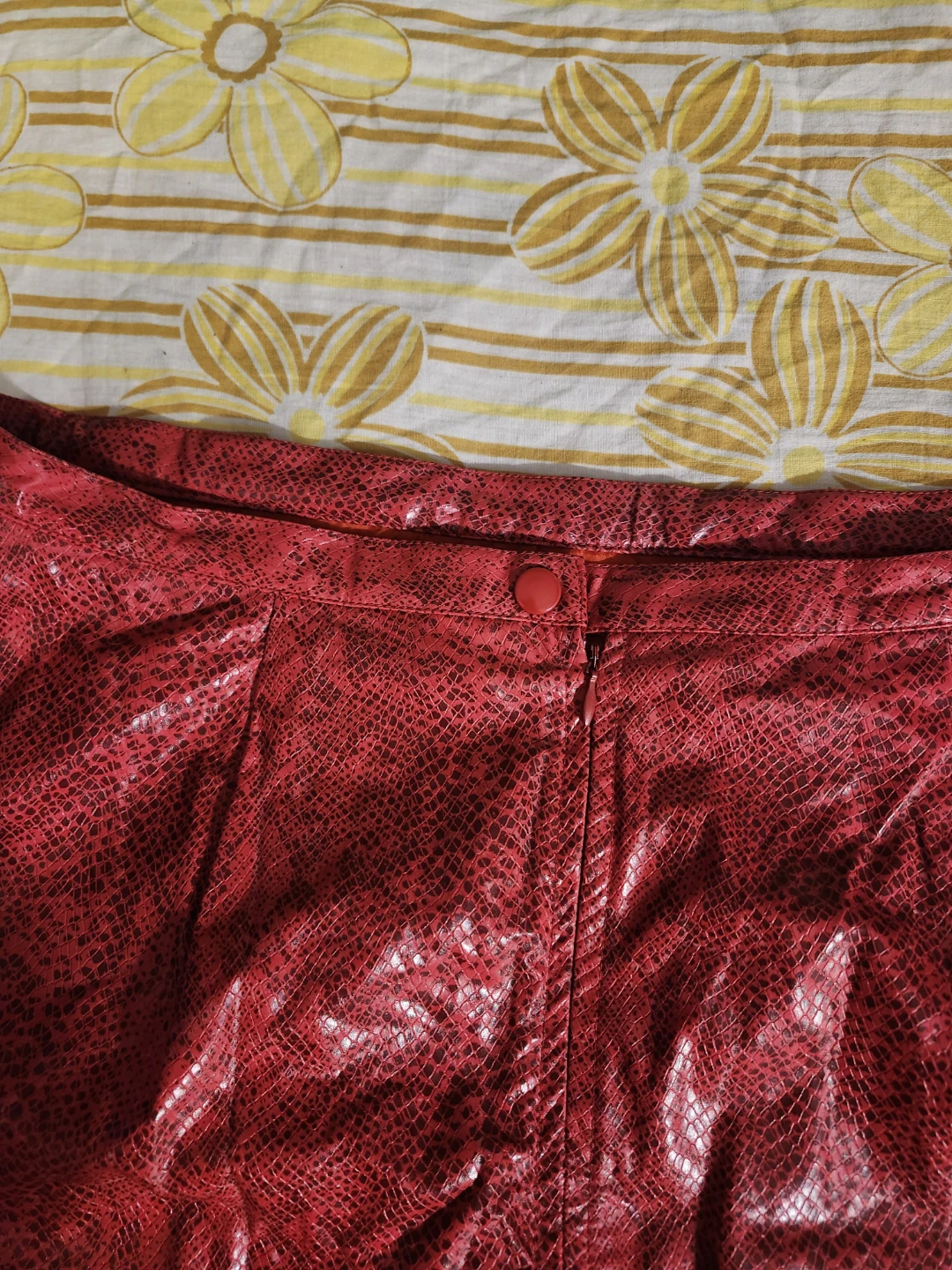 Vintage Red snakeskin pleather maxi skirt - photo 4