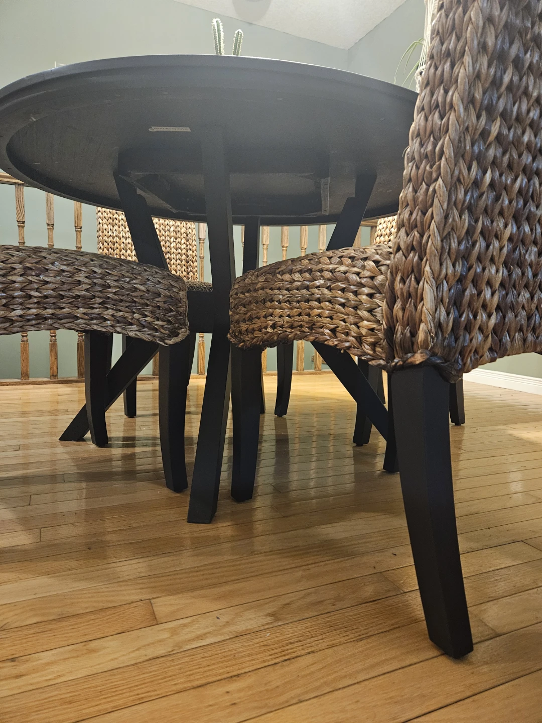 Round Dining Table and 4 Woven Chairs - photo 3