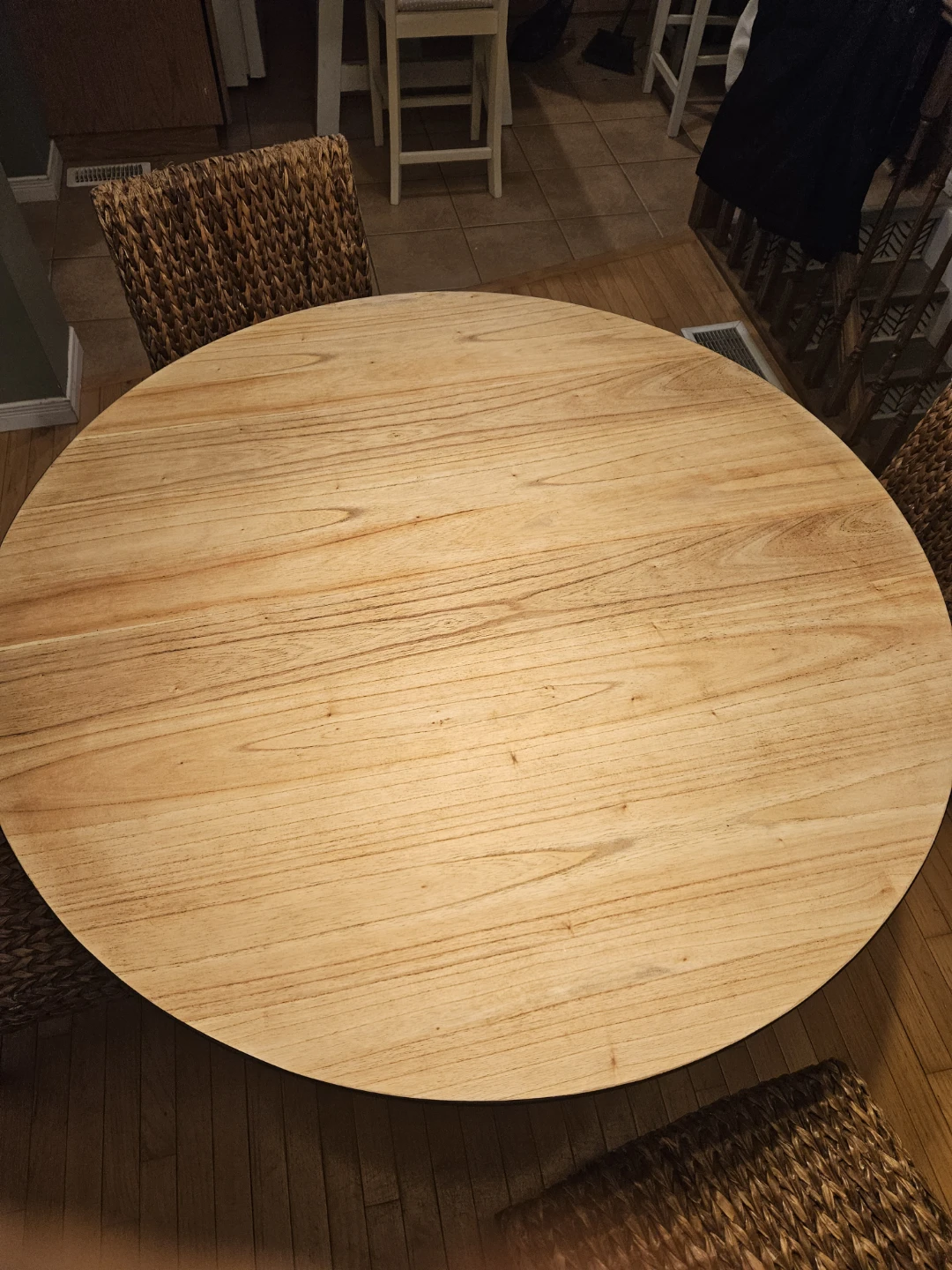 Round Dining Table and 4 Woven Chairs - photo 4
