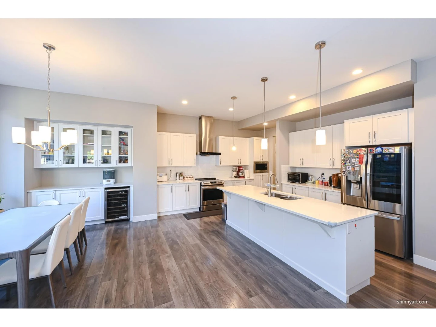 Spacious & Modern 6-Bedroom Home in Willoughby Heights - photo 4