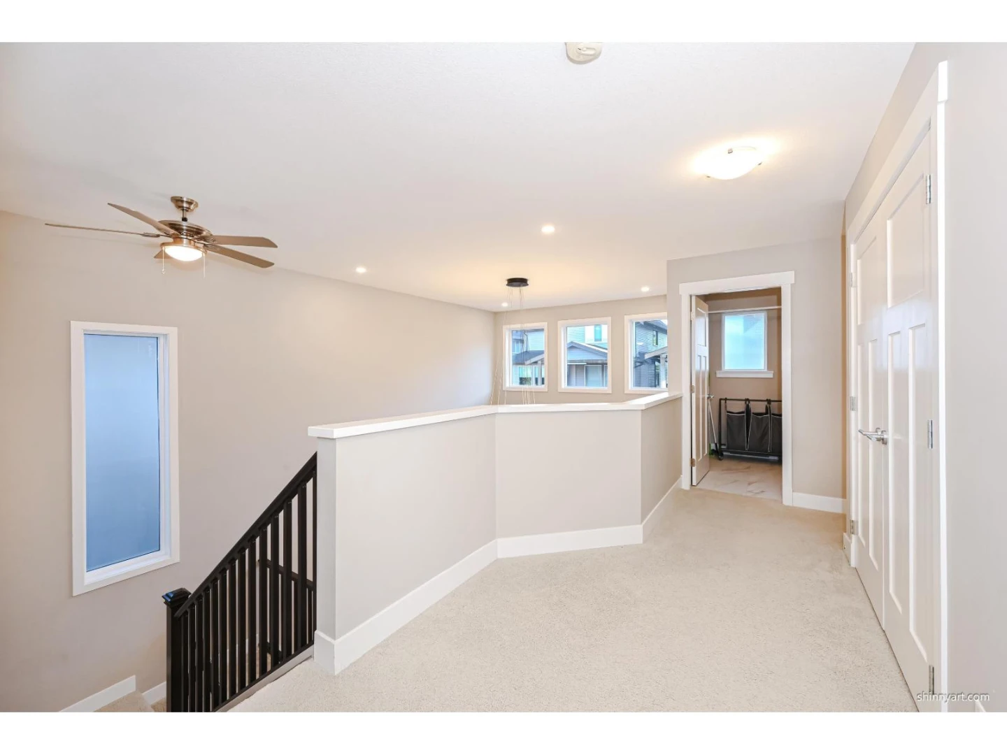 Spacious & Modern 6-Bedroom Home in Willoughby Heights - photo 5