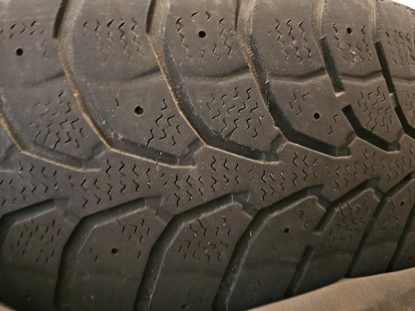 4x Rovelo Winter Tires on Steel Rims – 215/70R16 (Set of 4) - photo 4