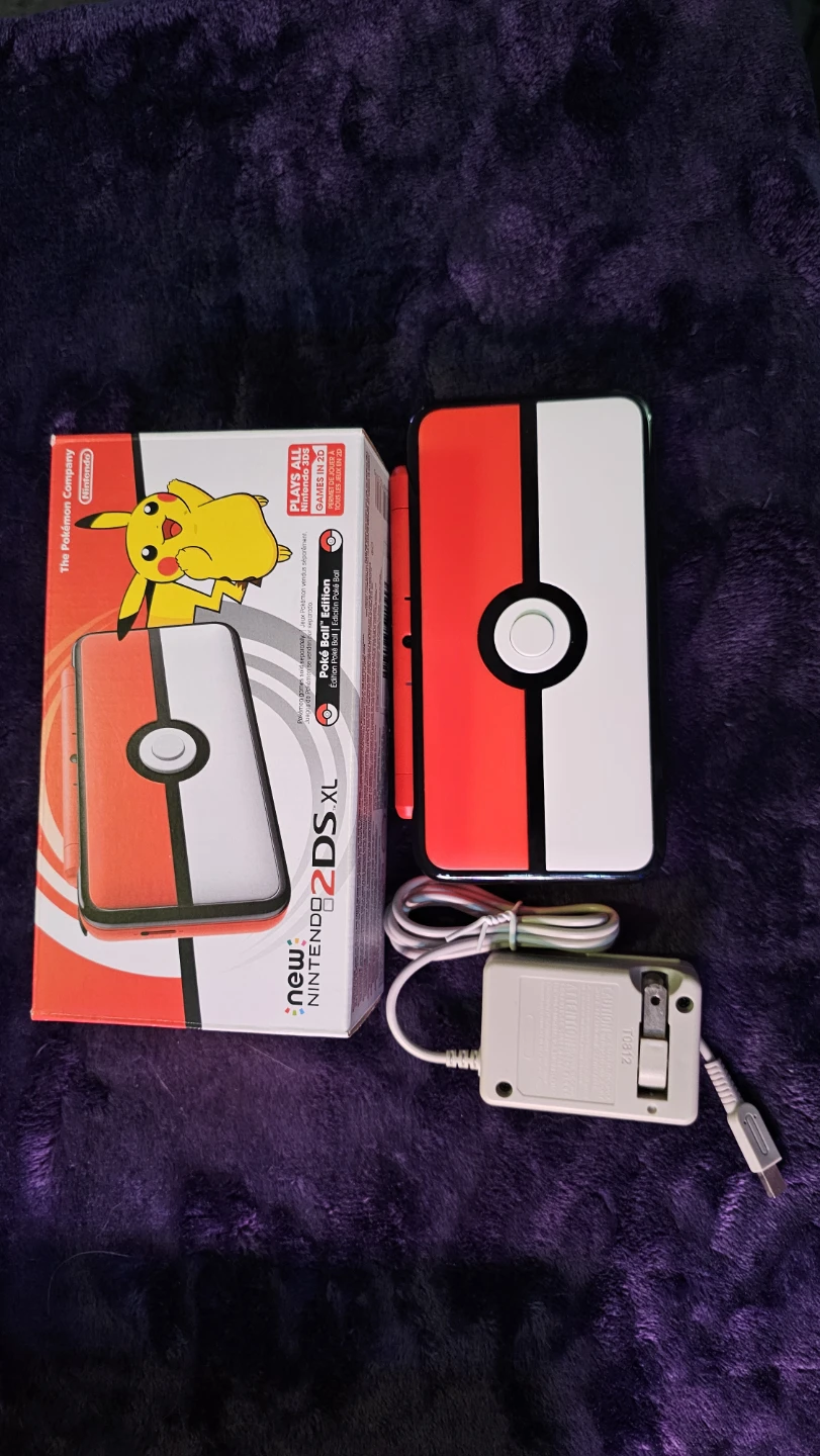 Nintendo 2DS XL Poke Ball Edition