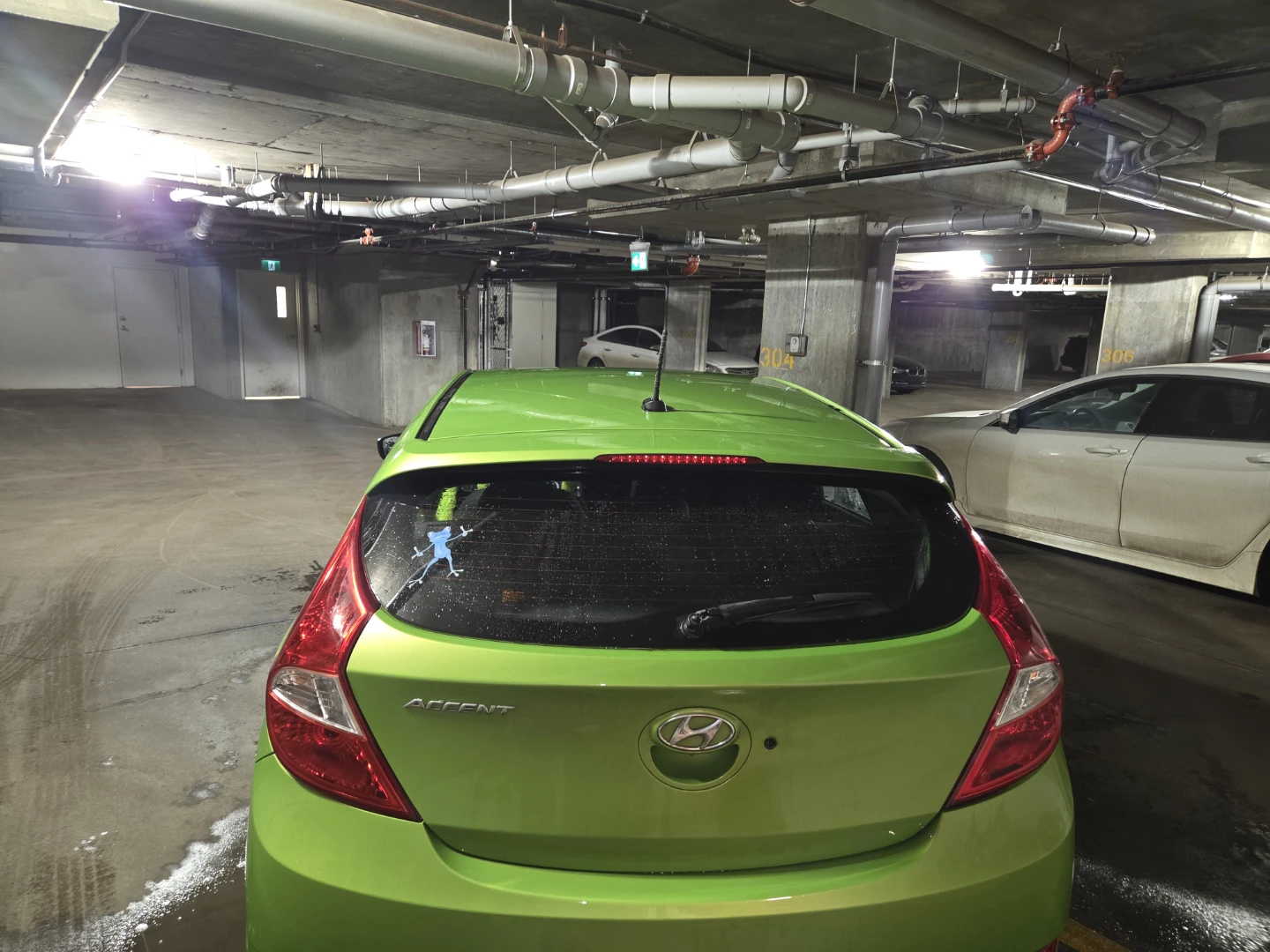 Hyundai Accent Green Hatchback - photo 4