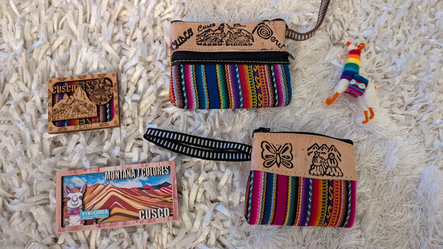 Authentic Peru Souvenir Coin Purses & Magnets Lot 🏆