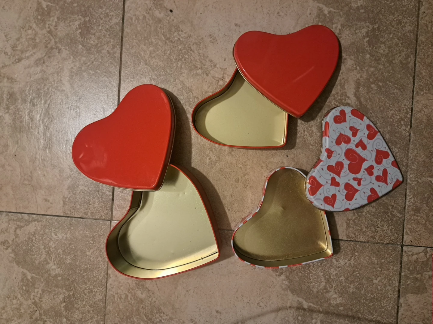 Set of 3 Heart-Shaped Tins - photo 2