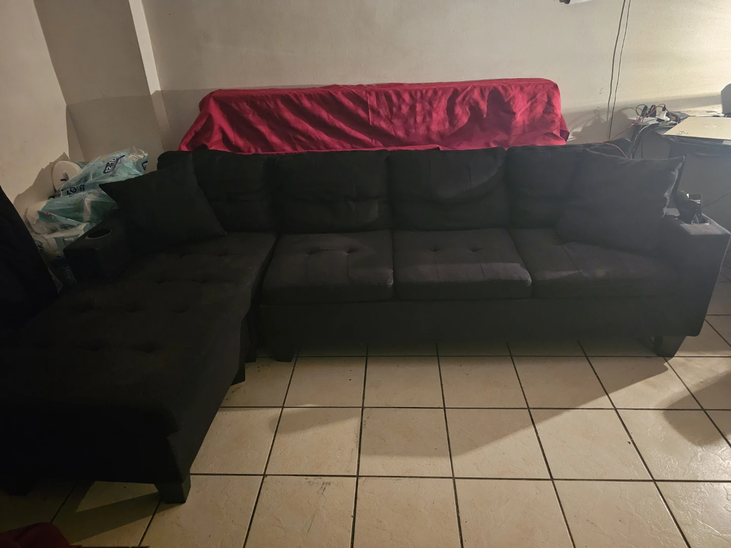 Black Sectional Sofa with Chaise