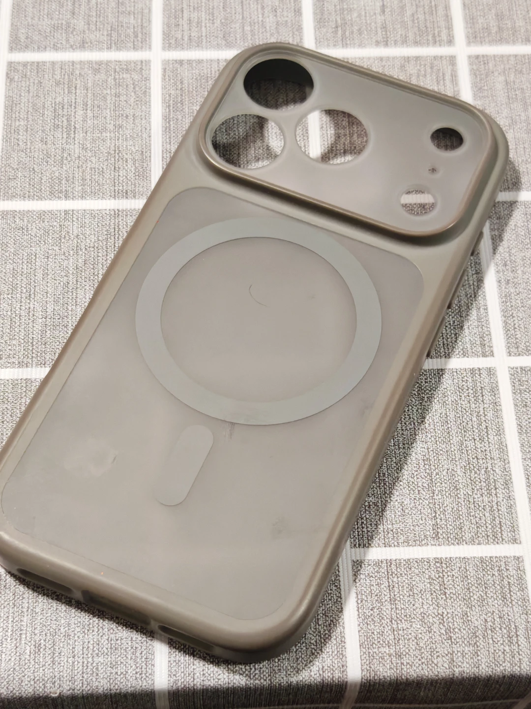 Used MagSafe iPhone 17 pro case