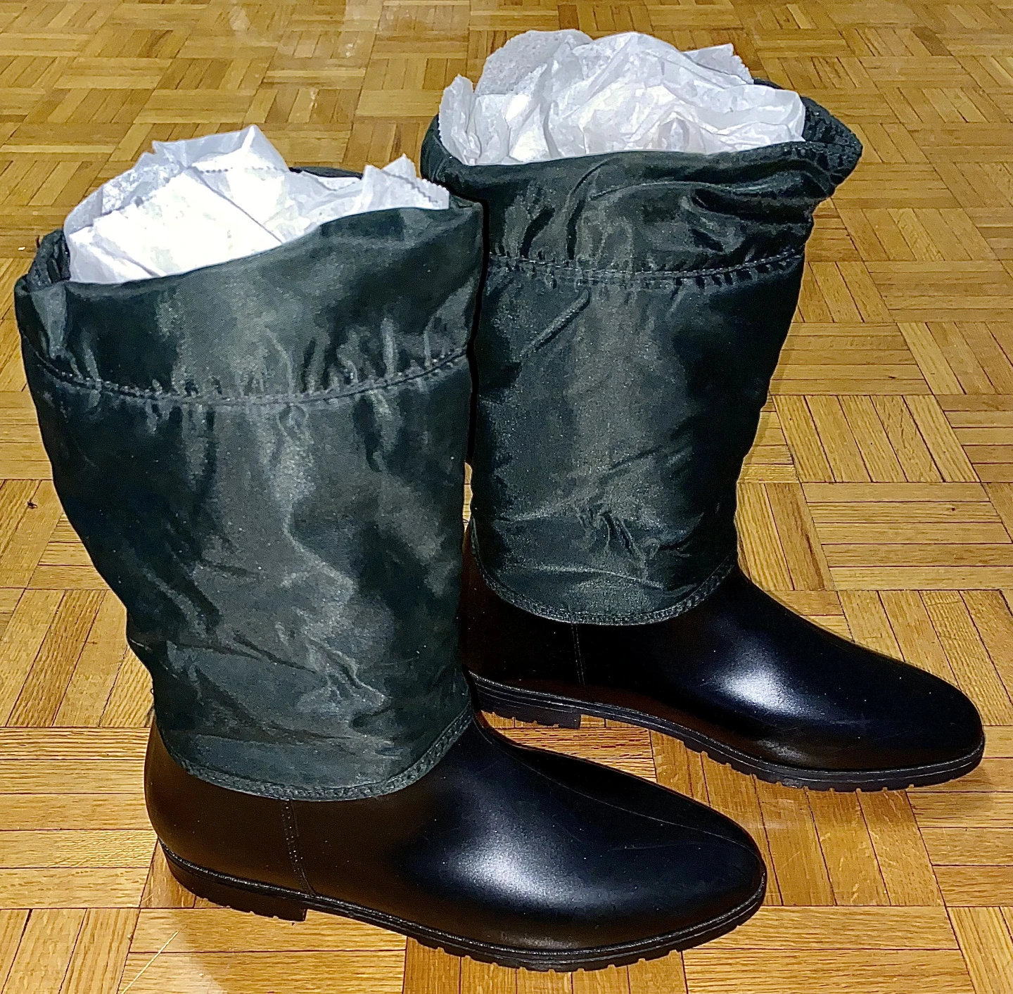 MAPLE LEAF SHOE. Women's Rain & Snow Boot, Black. Size: 9🏆 - photo 2
