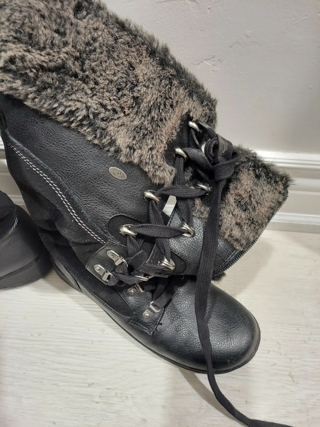 Black Fur Trimmed Winter Boots - photo 2