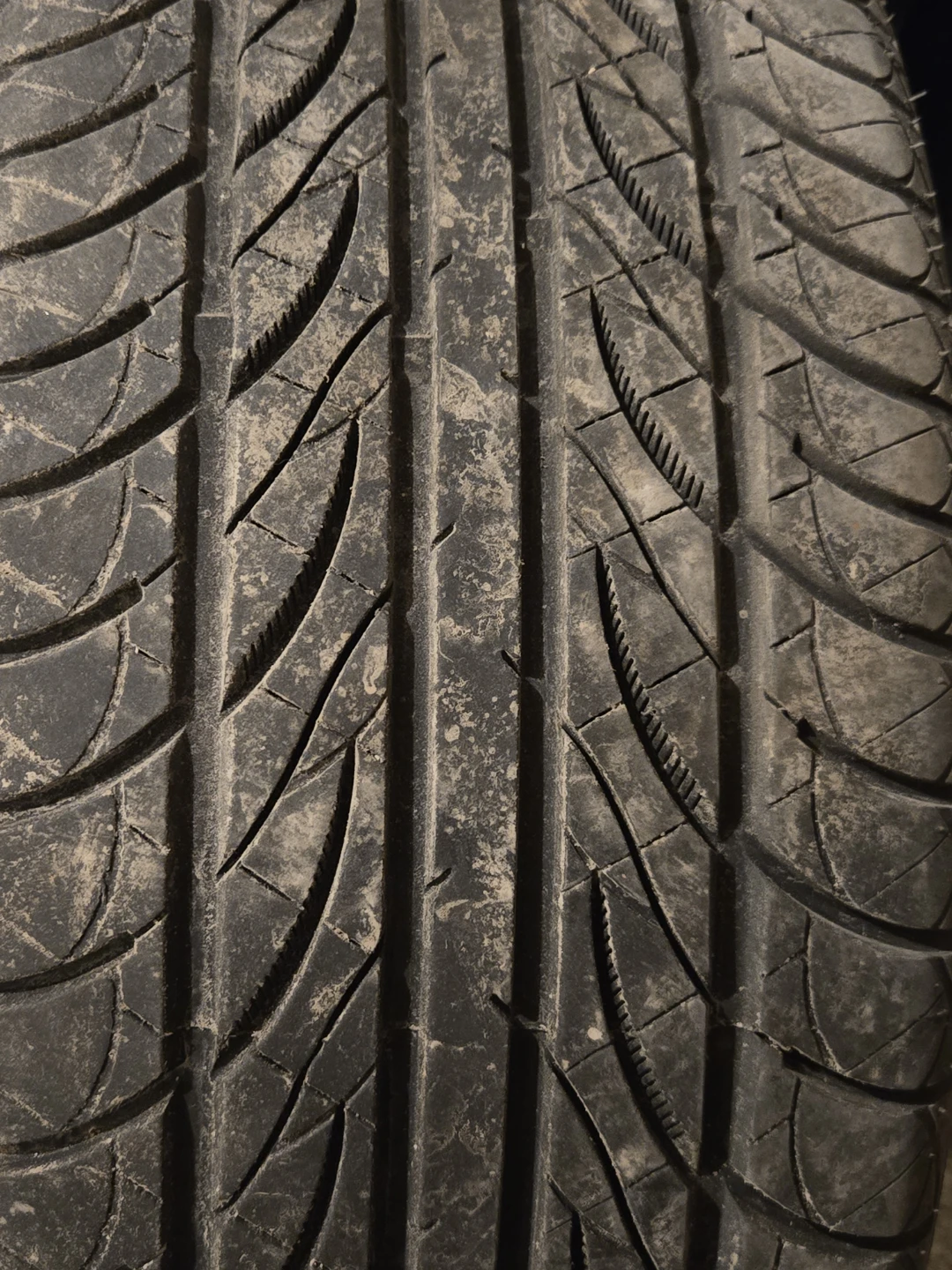 Set of 4 Tires - 225/40ZR18 97W XL - photo 3