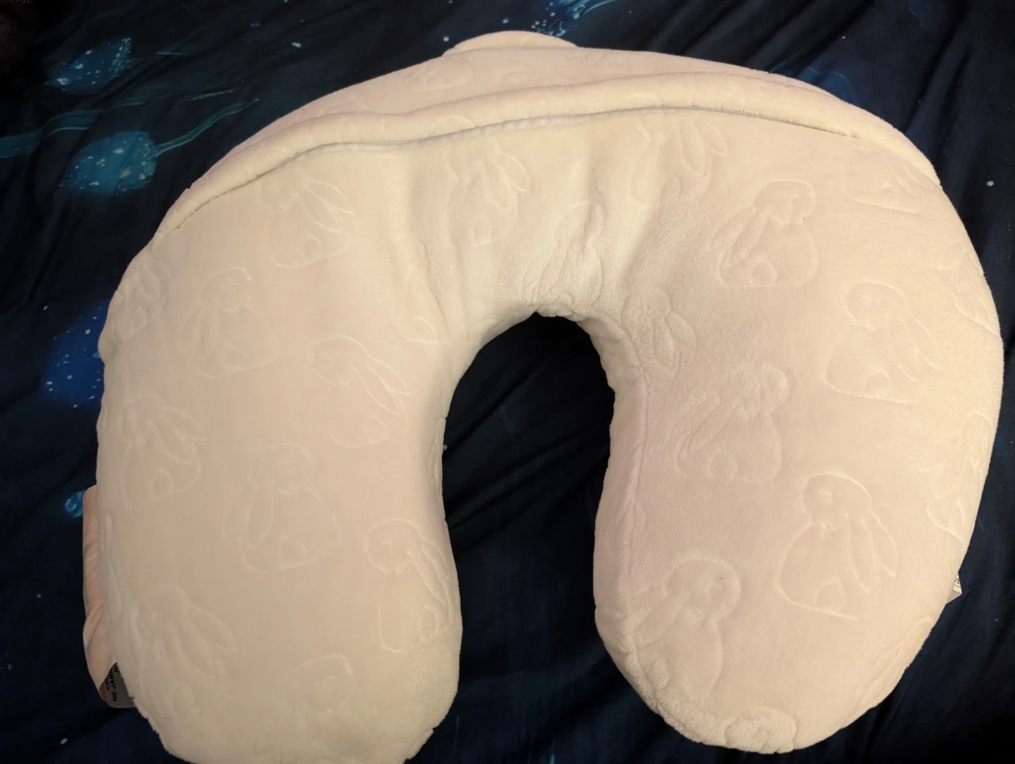 White Nursing Pillow with Bunny Pattern 🏆 - photo 2