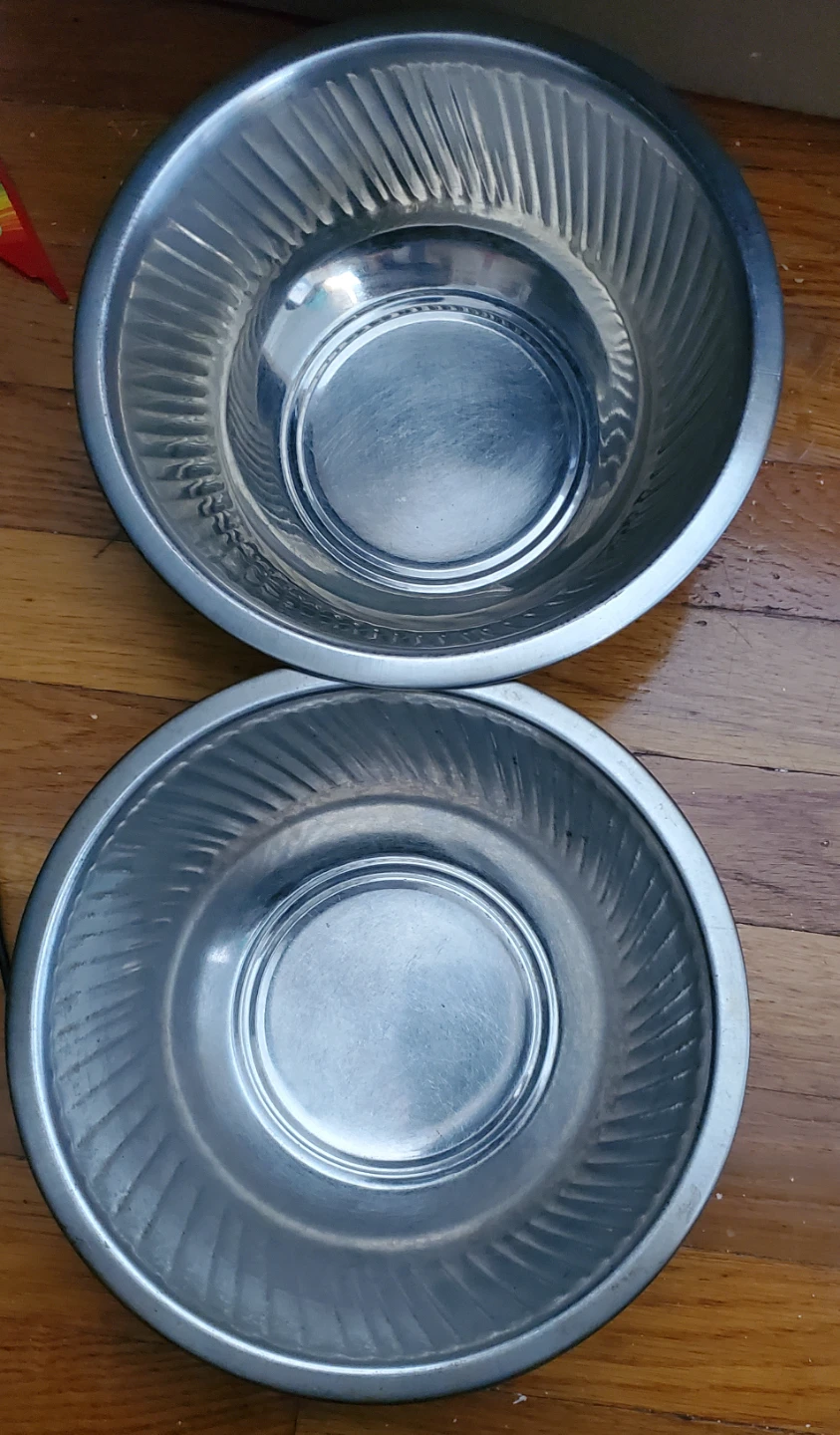 Set of 2 Stainless Steel Mixing Bowls 🥕