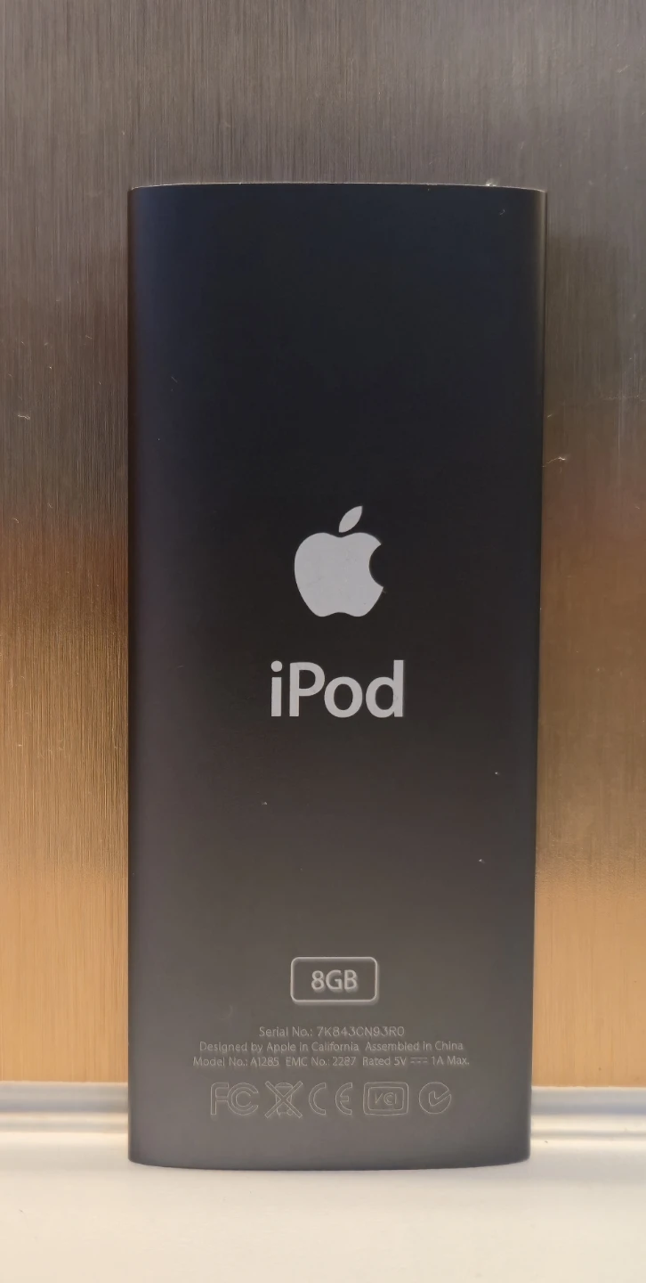 Apple iPod Nano 5th Gen 8GB - photo 2