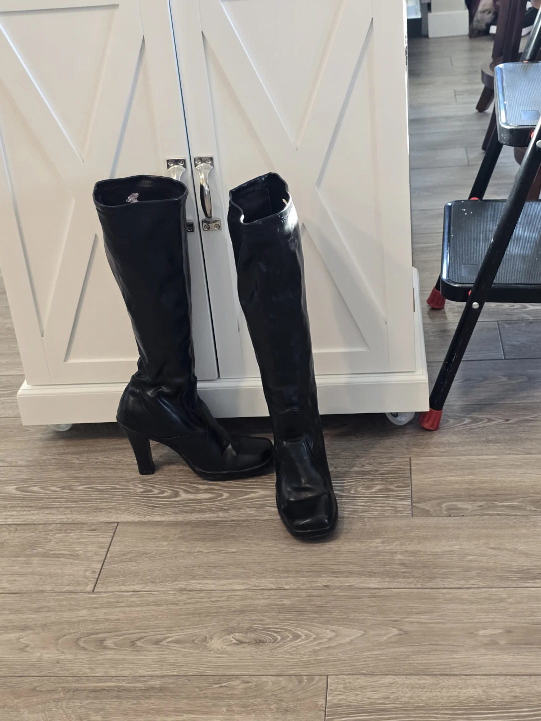 Black Knee-High Heeled Boots