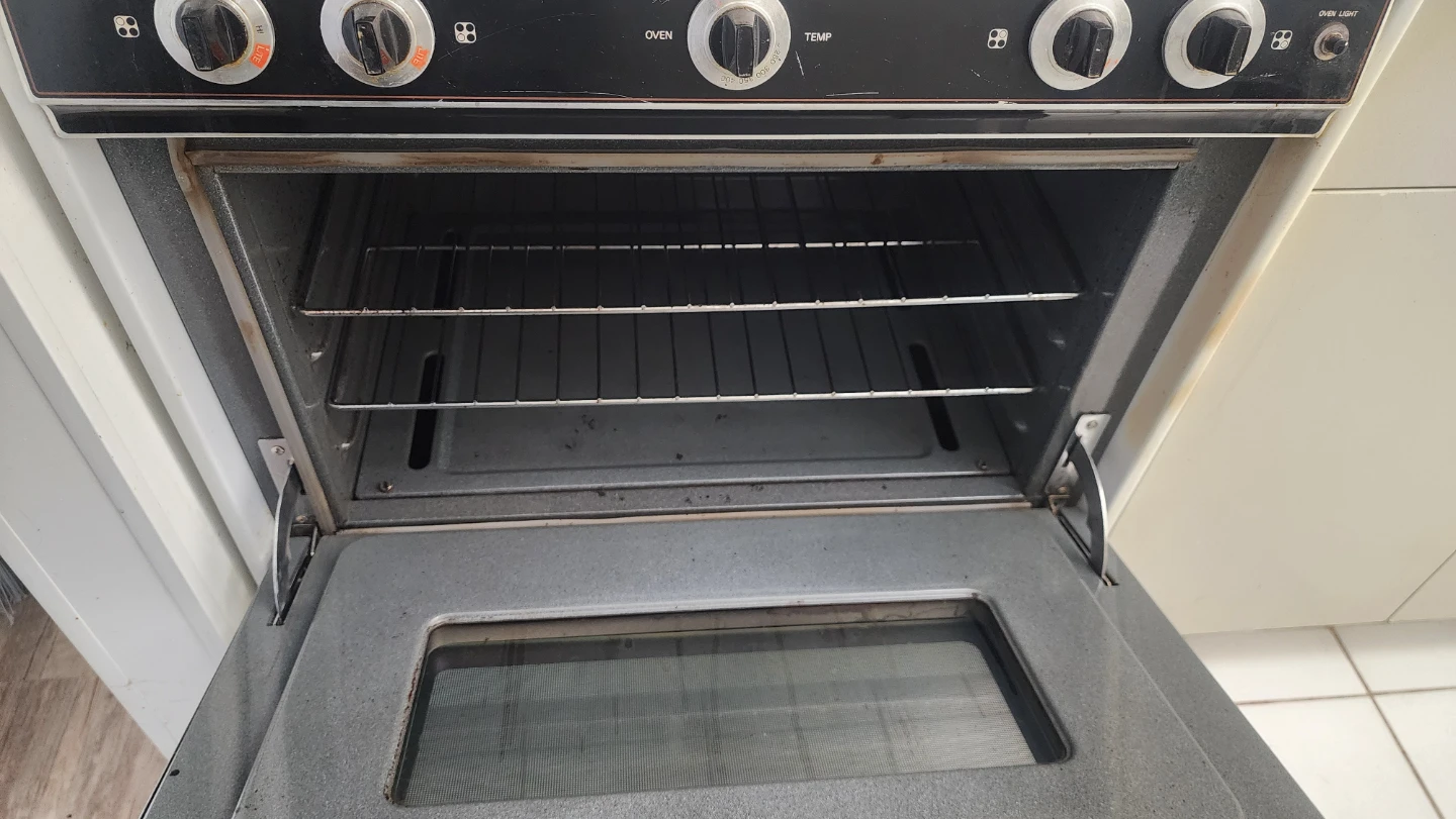 GE Electric Gas Range Stove Oven White - photo 2