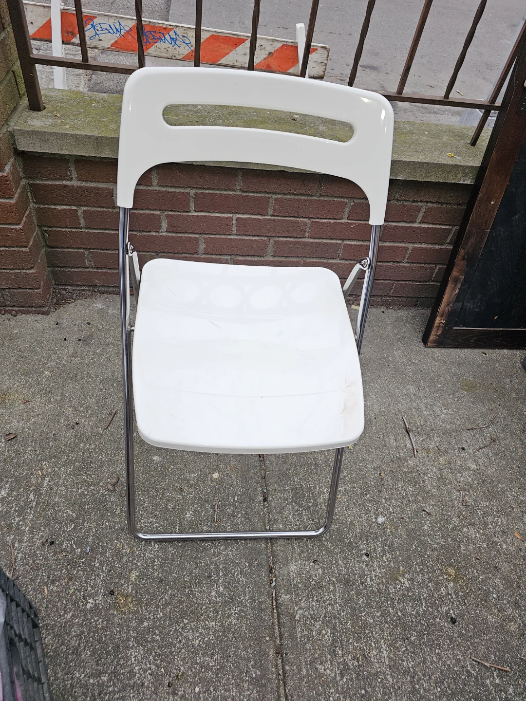 IKEA NISSE White Folding Chair