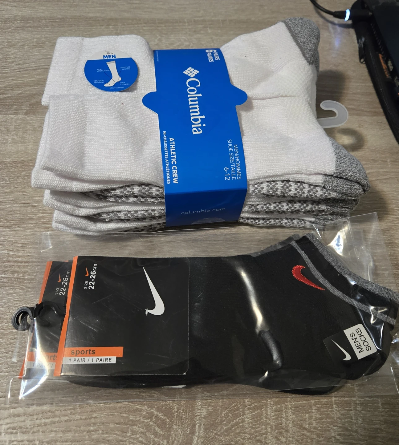 9 pairs (Columbia / Nike Men's Athletic Socks)