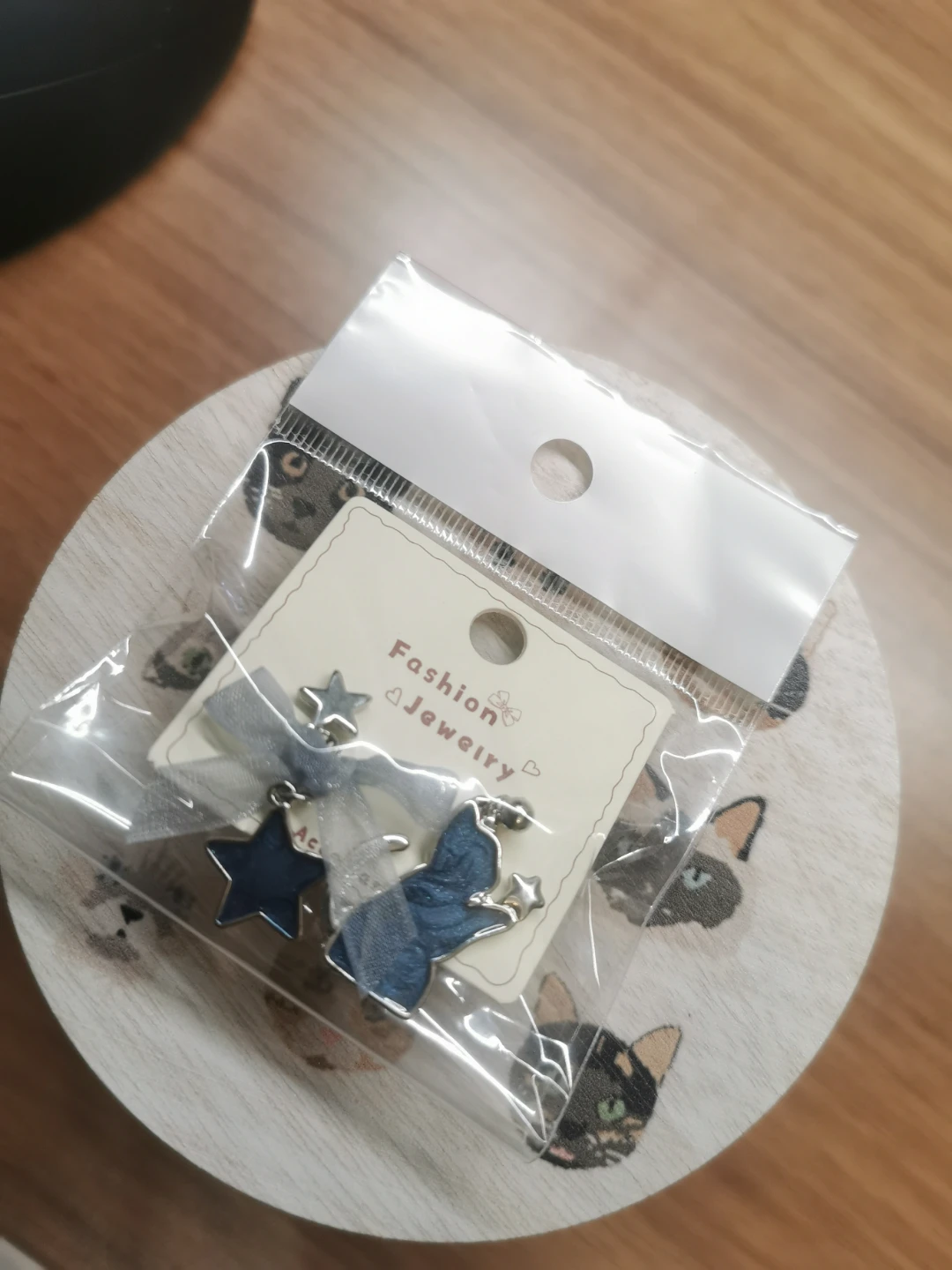 Cute Cat and Star Dangle Earrings - photo 2