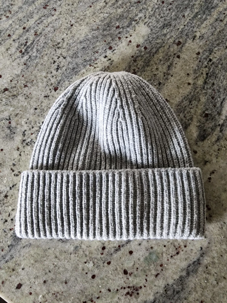 Grey hat adult fit (52-58) very good condition