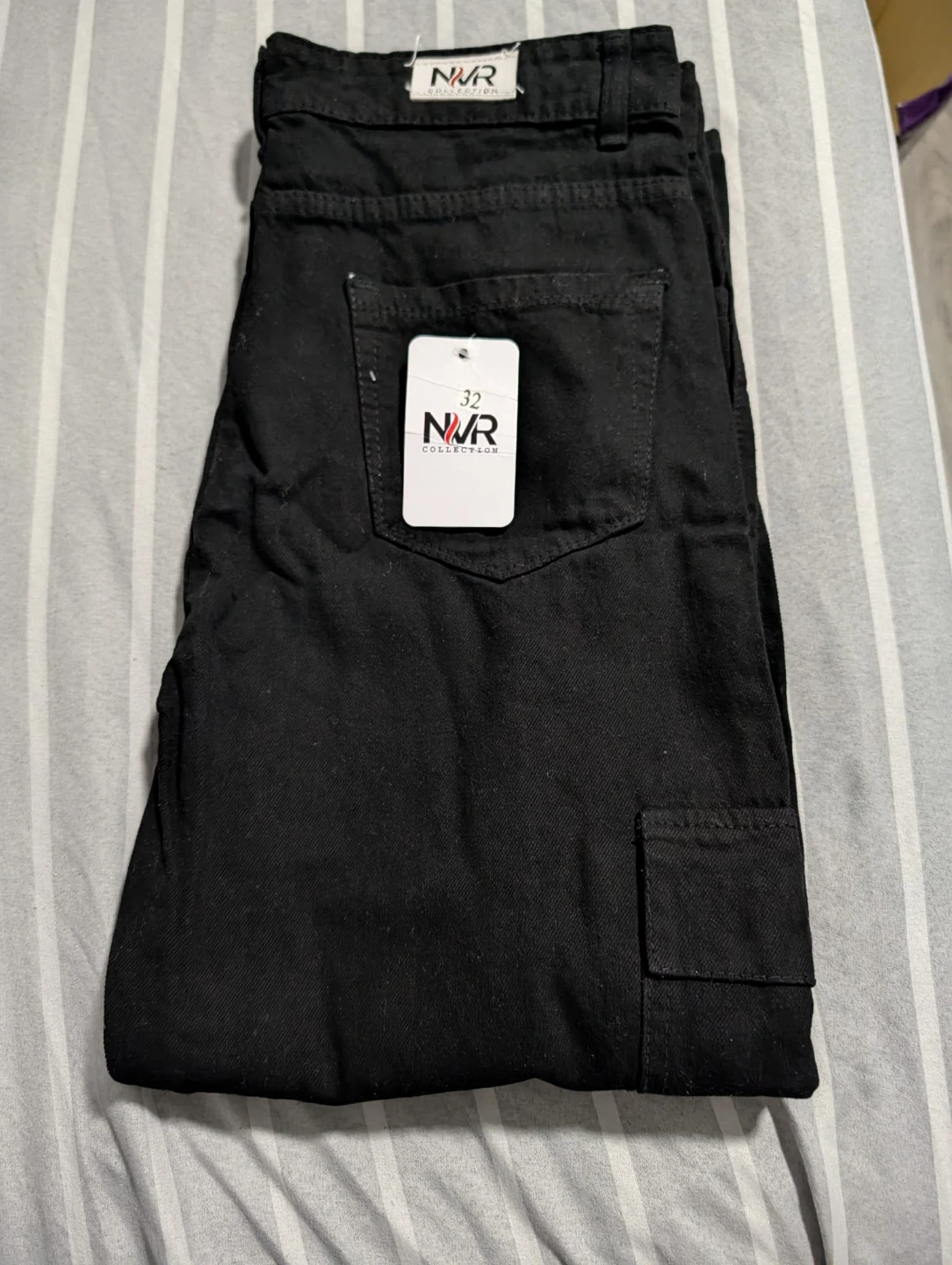 Imported Urban Wide-Leg Black Cargo Jeans