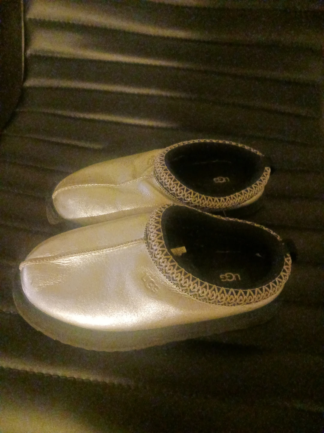 🏆UGG Metallic Slippers size 4