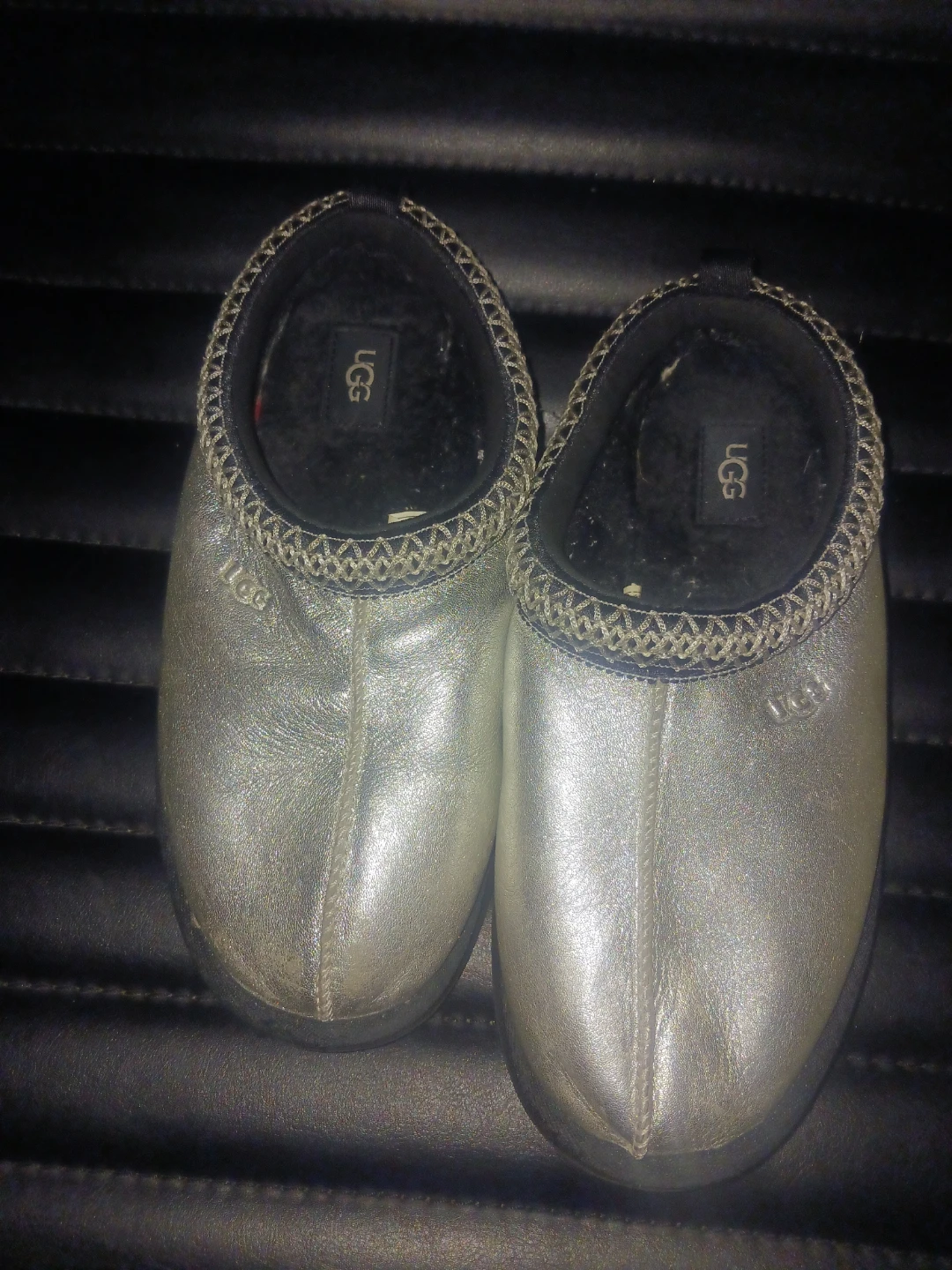 🏆UGG Metallic Slippers size 4 - photo 2