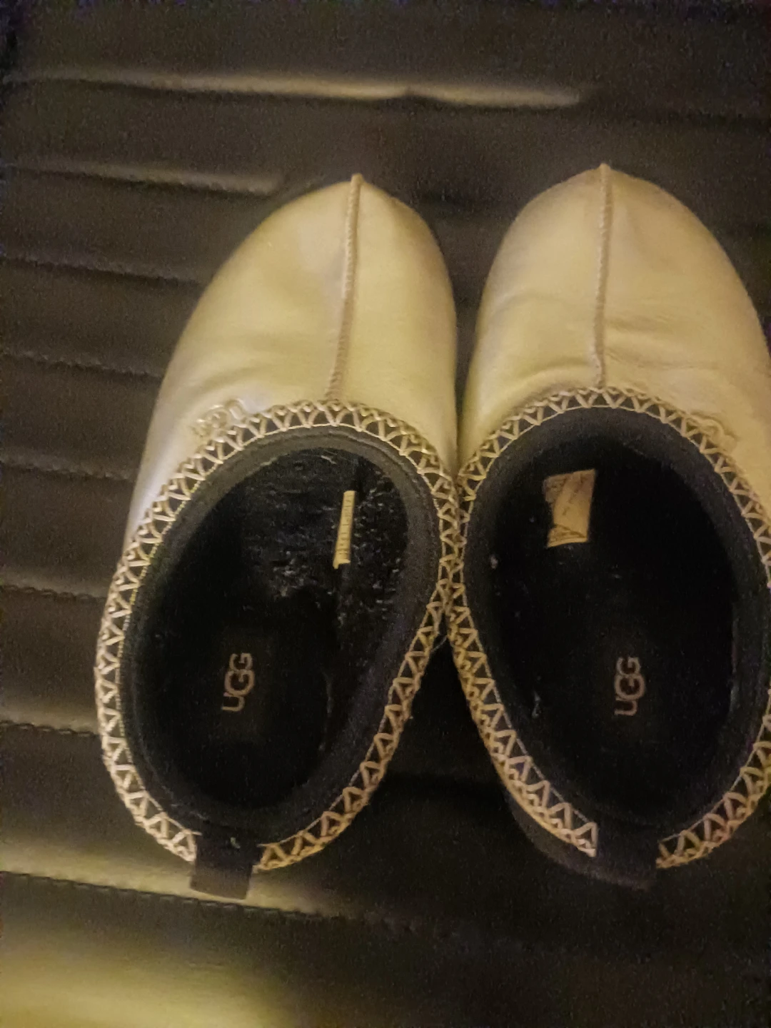 🏆UGG Metallic Slippers size 4 - photo 4